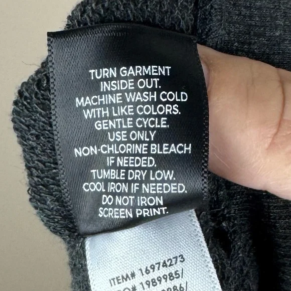 Torrid Poison Cutout Cold Shoulder Graphic Sweatshirt Vinyl Icons 3X NWT - Picture 13 of 14